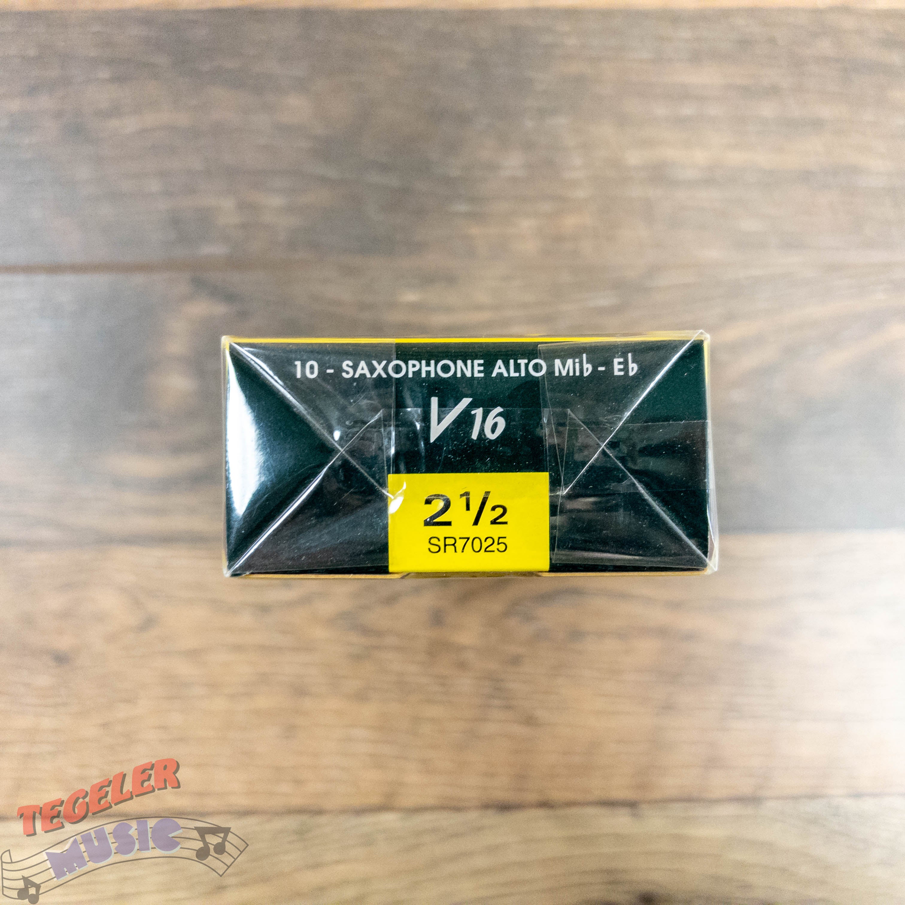 Vandoren SR7025, V16 Alto Saxophone Reeds 2.5 Strength, 10 Pack