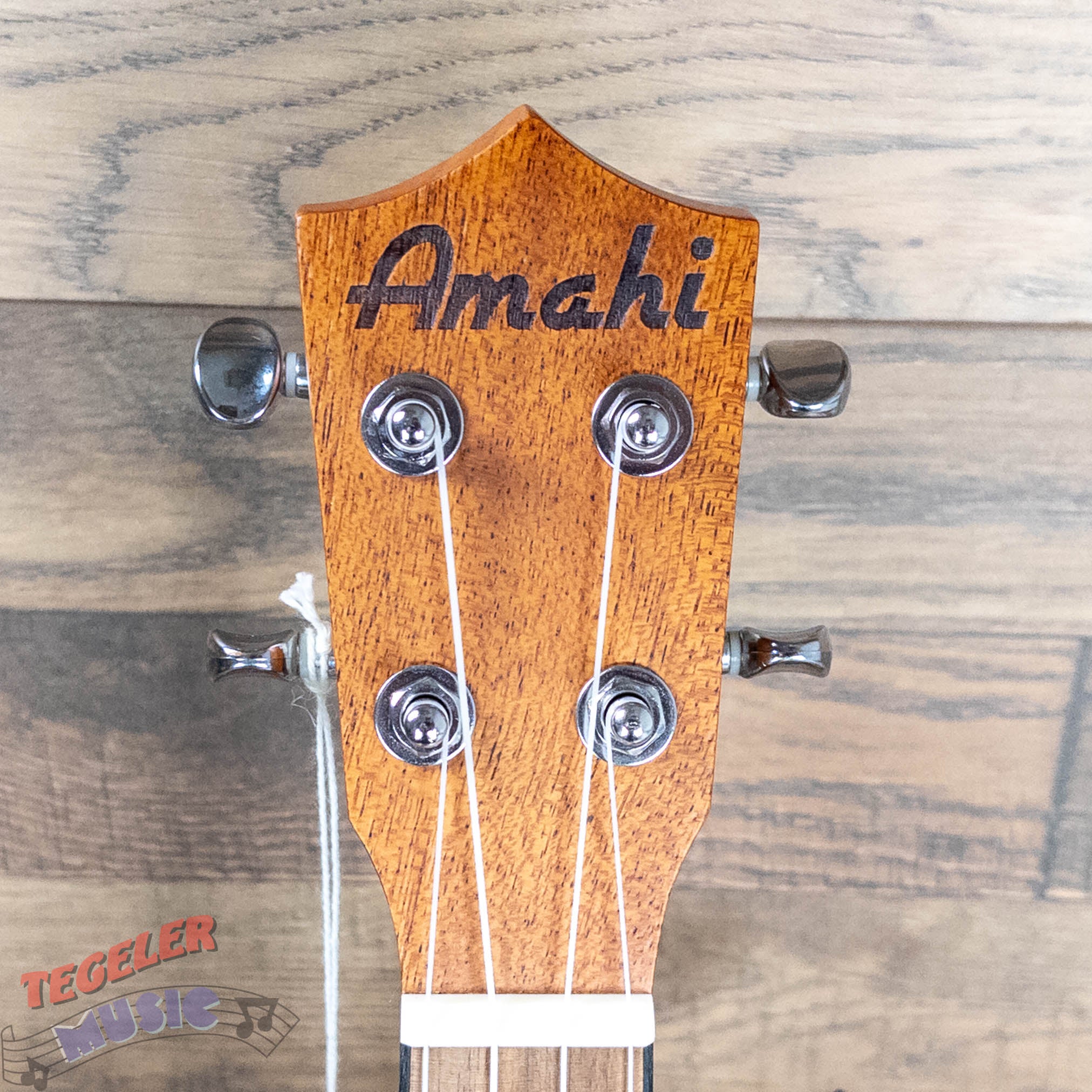 Amahi UKC-3 Mahoghany Concert Ukelele w/Bag, Stained finish, Traditional Shape