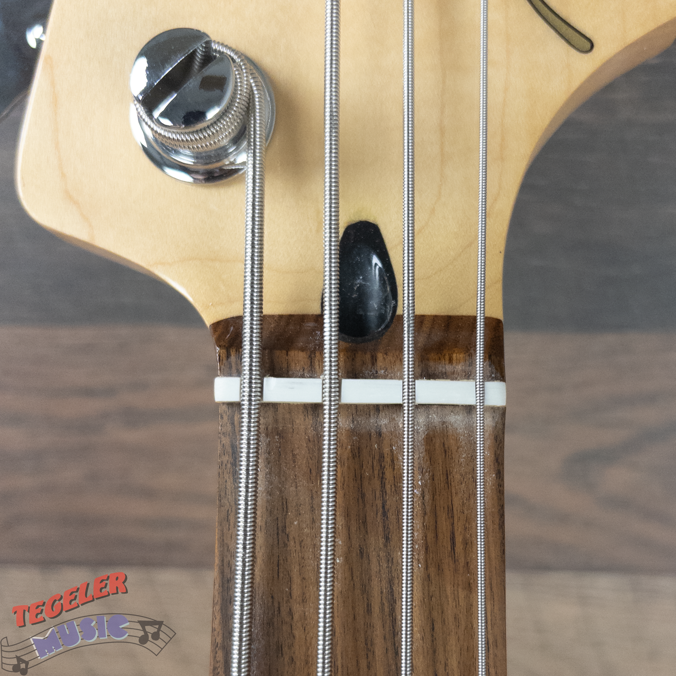 USED-Fender Player Jazz Bass Excellent Condition, 3 Tone Sunburst