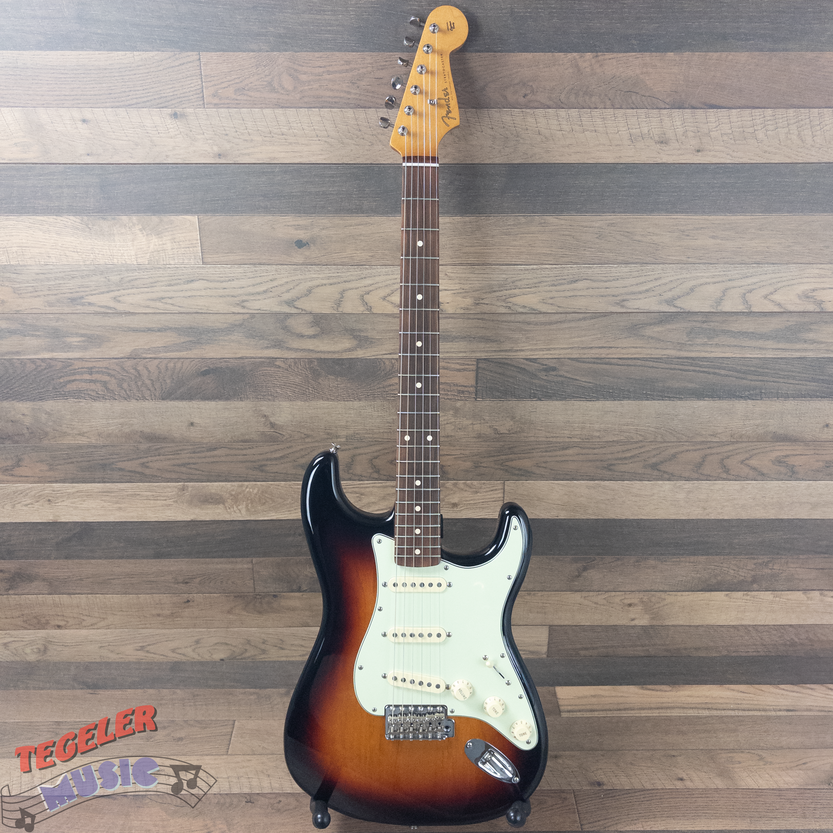 USED-Fender Vintera 60's Stratocaster Electric Guitar, Made in Mexico, Sunburst Finish, w/bag
