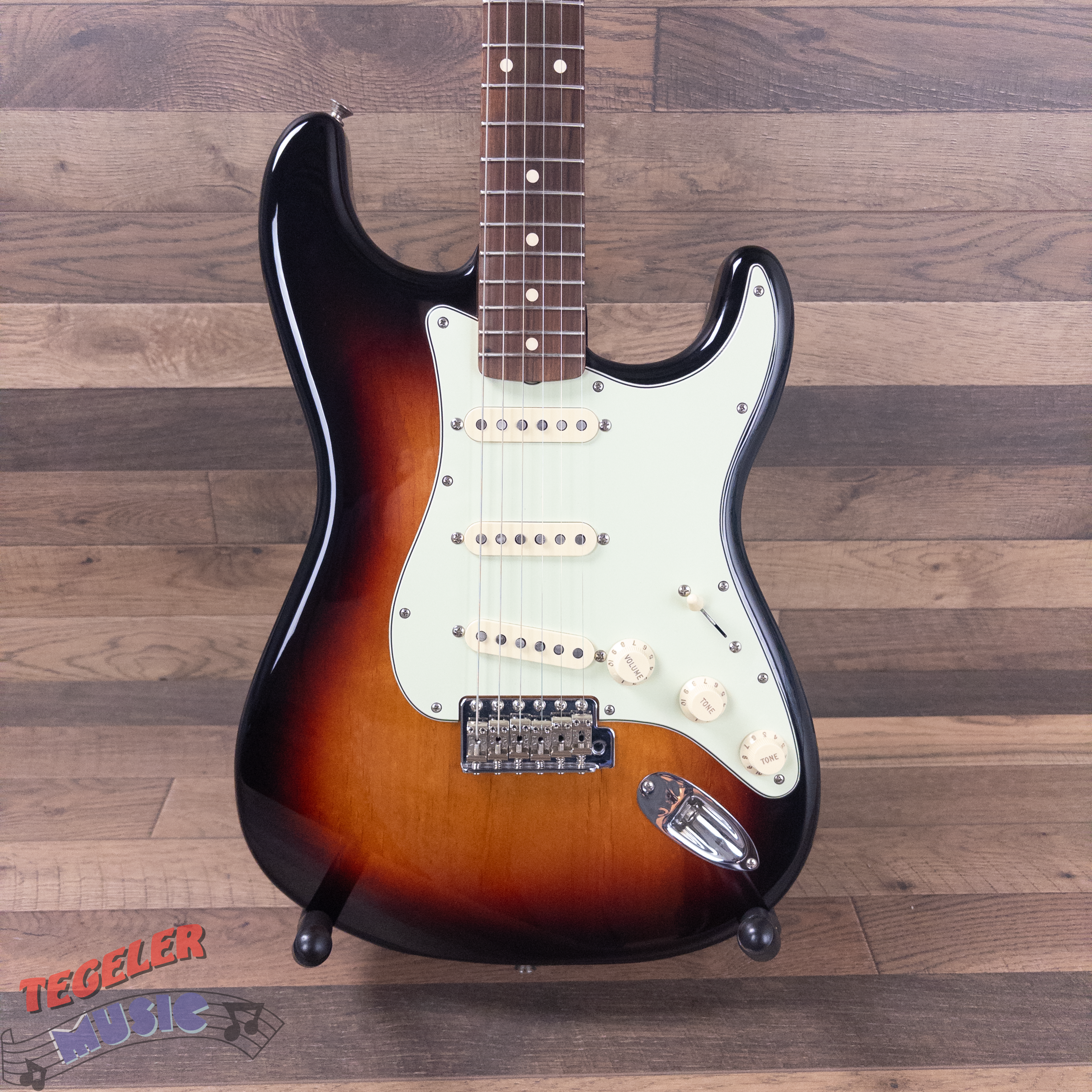 USED-Fender Vintera 60's Stratocaster Electric Guitar, Made in Mexico, Sunburst Finish, w/bag