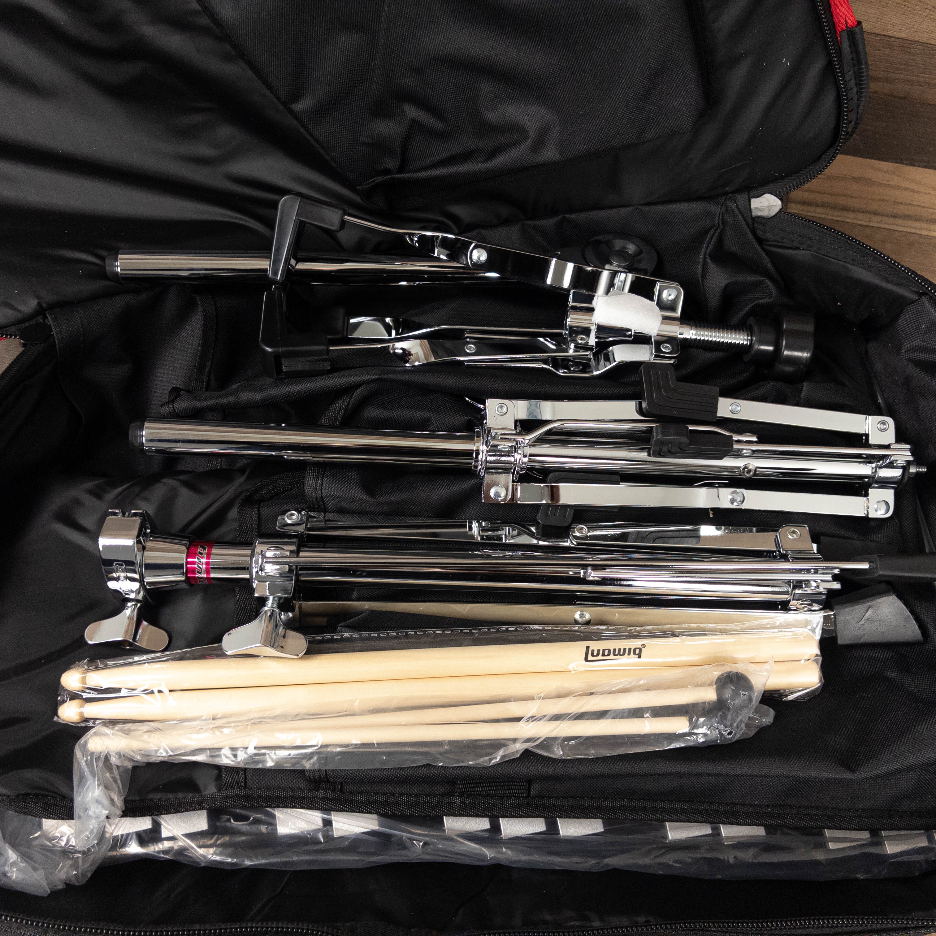 Used as Demo-Ludwig Combo Kit, LE2483RBR, Broken Zipper, Missing Practice Pad