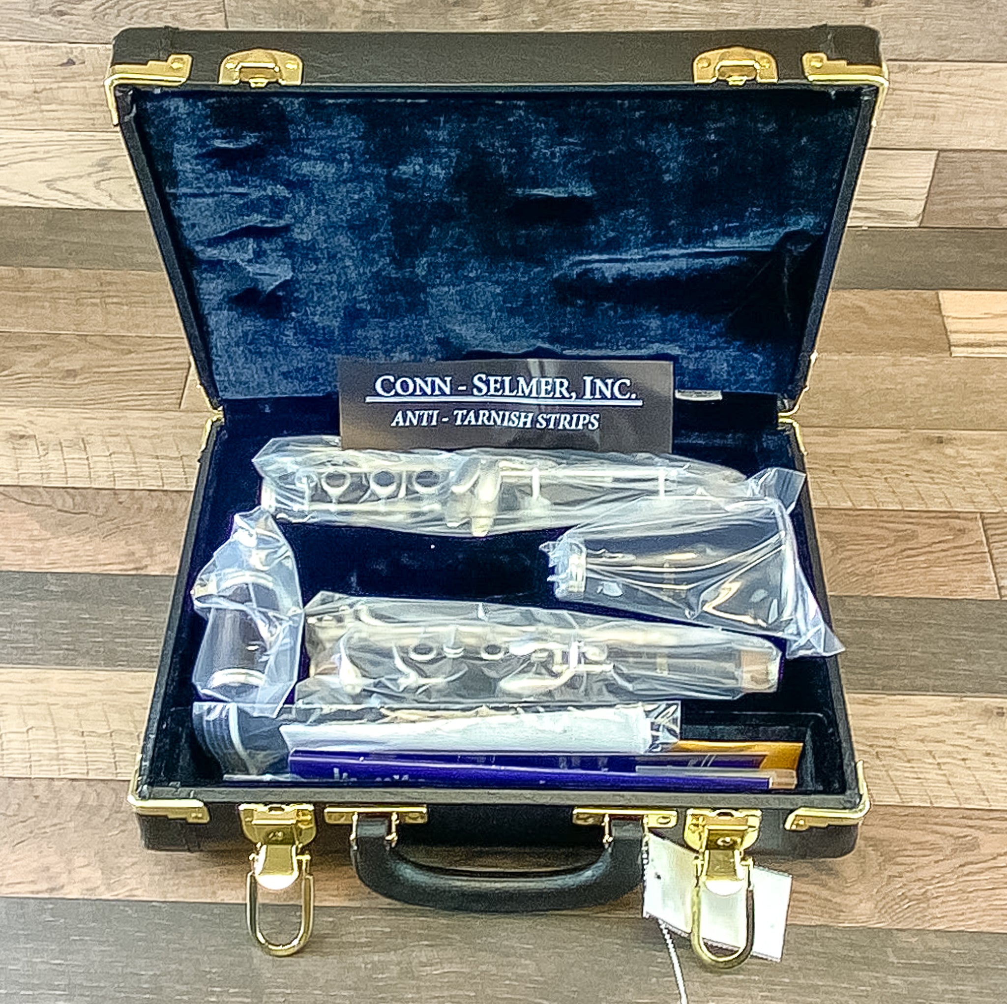 Selmer CL211 Bb Clarinet Slightly Used Grenadilla Wood Silver Plated Keys