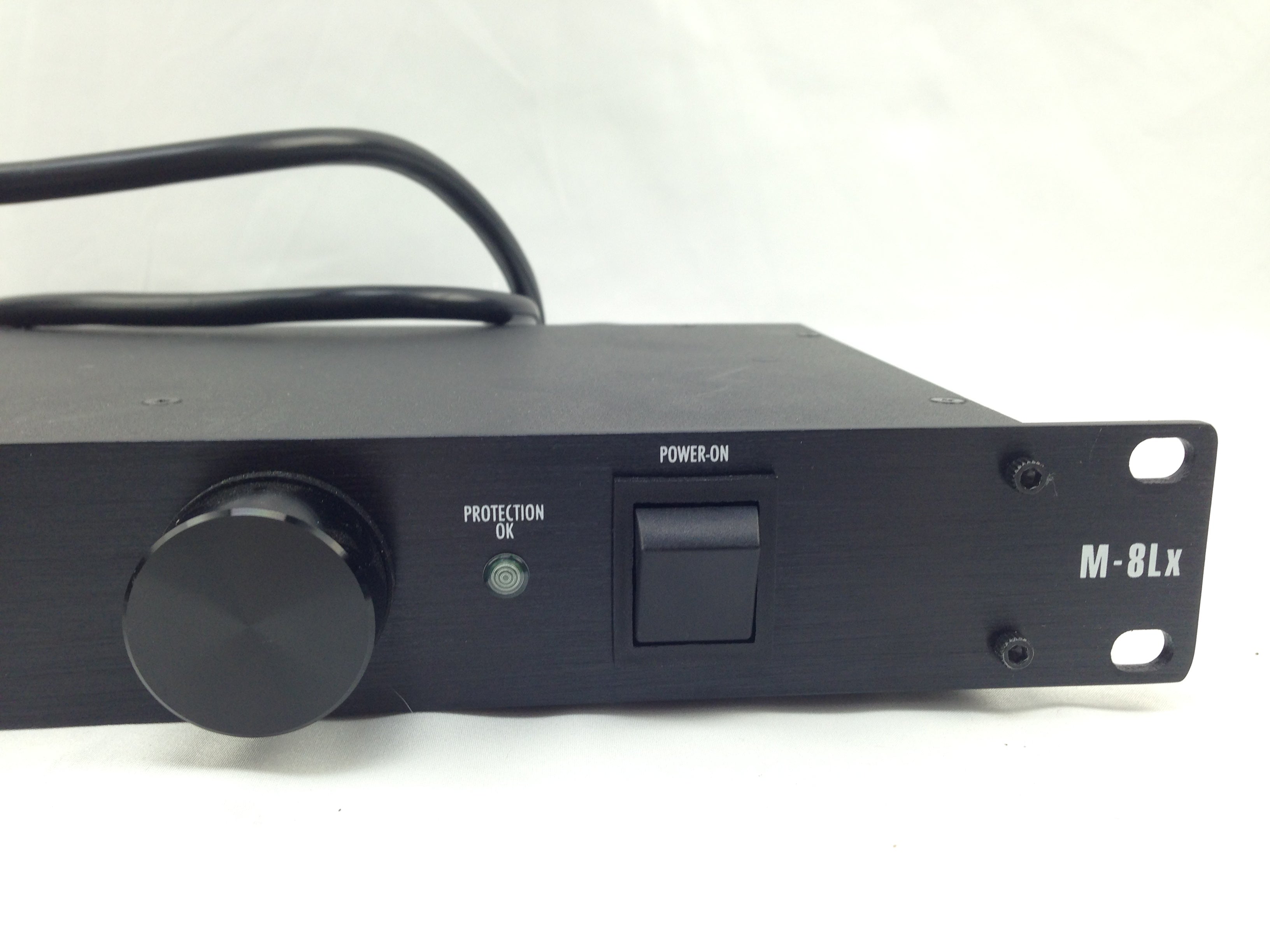 Furman M-8LX 9 Outlet 15A Merit Series Power Conditioner w/ Lights Display Model