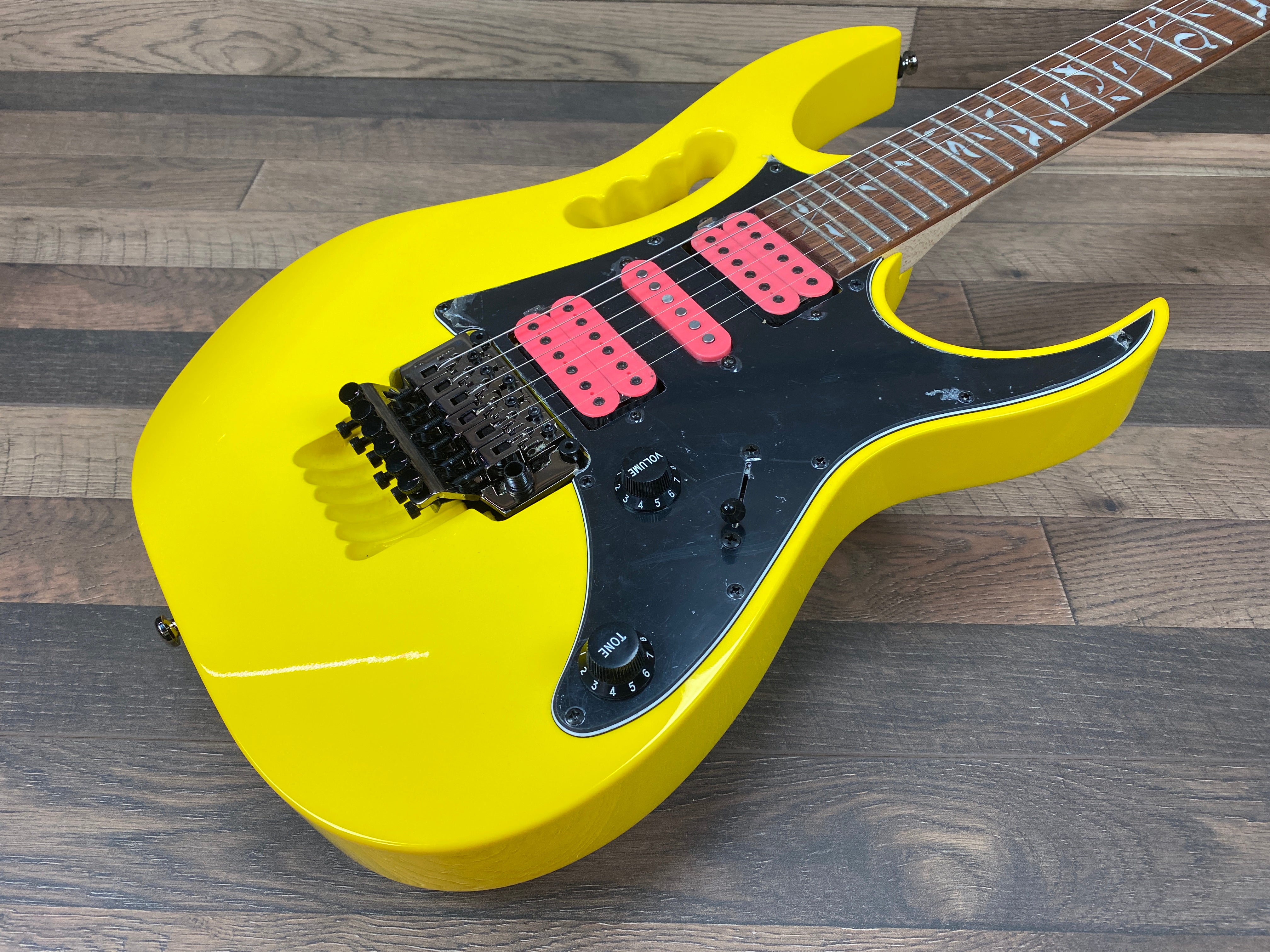 Ibanez Steve Vai JEMJRSP-YE Right Handed 6-String Electric Guitar YE-Yellow